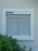 Volet roulant monobloc solaire à lames orientables fermé - Andrésy 78