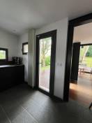 Portes d'entrée en aluminium : porte d'entrée aluminium noire k-line dans les yvelines, vitrée. Wilco Yvelines 78