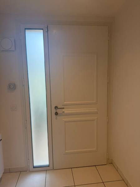 Porte d'entrée alu blanche prestige k-line - intérieur Portes d'entrée en aluminium : porte d'entrée alu blanche prestige k-line - intérieur. Wilco Yvelines 78