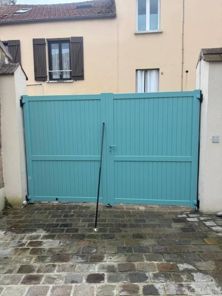 Portails et clotures alu : portail battant sib à crespières - intérieur, plein. Wilco Yvelines 78