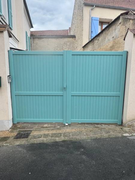 Portails et clotures alu : portail battant sib à crespières - extérieur, plein. Wilco Yvelines 78