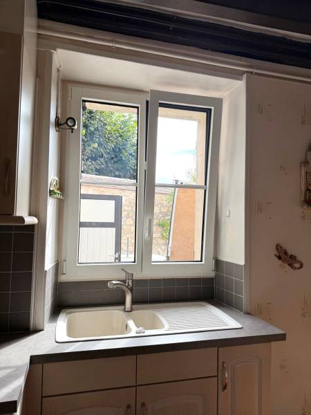 Fenêtres alu : fenêtre oscillo-battante blanche dans le 78. Wilco Yvelines 78