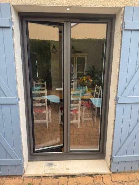 Fenêtres alu : porte fenêtre battante ral-2900 k-line à vauréal. Wilco Yvelines 78