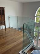 Garde-corps : garde-corps en verre sur mesure dans les yvelines - vue 02. Wilco Yvelines 78