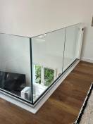 Garde-corps : garde-corps en verre sur mesure dans les yvelines - gros plan. Wilco Yvelines 78