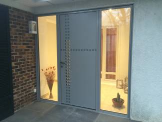 Portes d'entrée en aluminium : porte d'entrée alu kline 3, avec décors. Wilco Yvelines 78