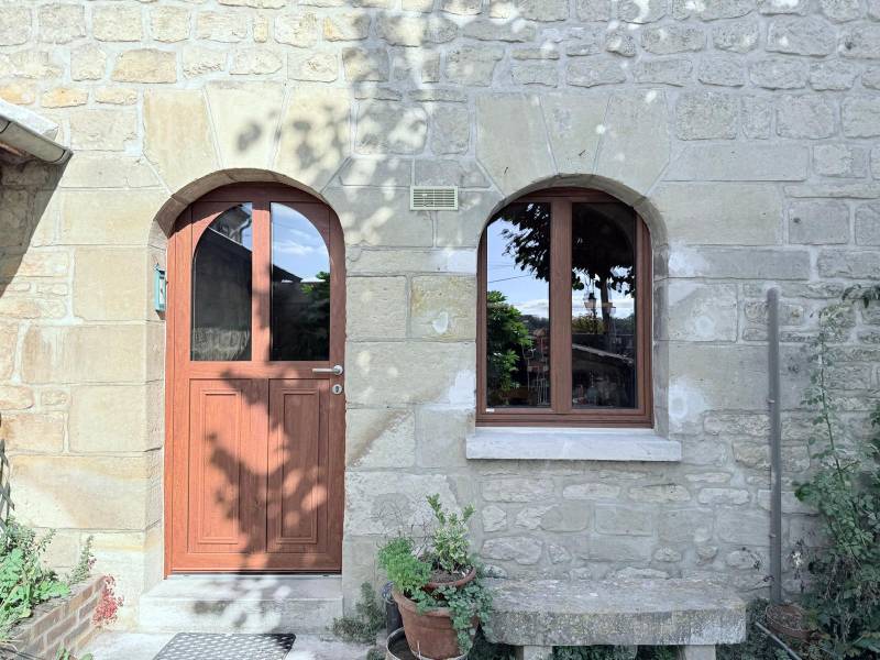 Portes d'entrées en  bois : porte d'entrée et fenêtres en bois dans les yvelines - extérieur. Wilco Yvelines 78