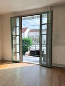 Fenêtres alu : porte fenêtre aluminium verte k-line yvelines - ouverte. Wilco Yvelines 78