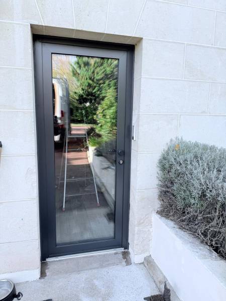 Portes d'entrée en aluminium : porte d'entrée clarté de k-line yvelines - extérieur. Wilco Yvelines 78