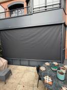 Stores fenêtres : store enrouleur box noir bandalux st germain - extérieur fermé. Wilco Yvelines 78