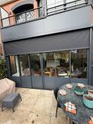 Stores fenêtres : store enrouleur box noir bandalux st germain - extérieur ouvert. Wilco Yvelines 78