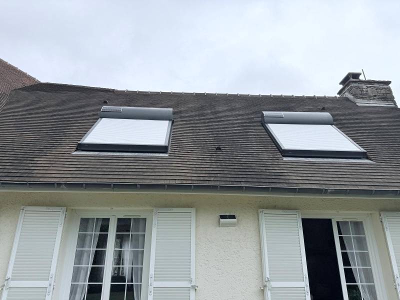 Volets velux : volets roulants solaire fenêtres de toit - fermé. Wilco Yvelines 78