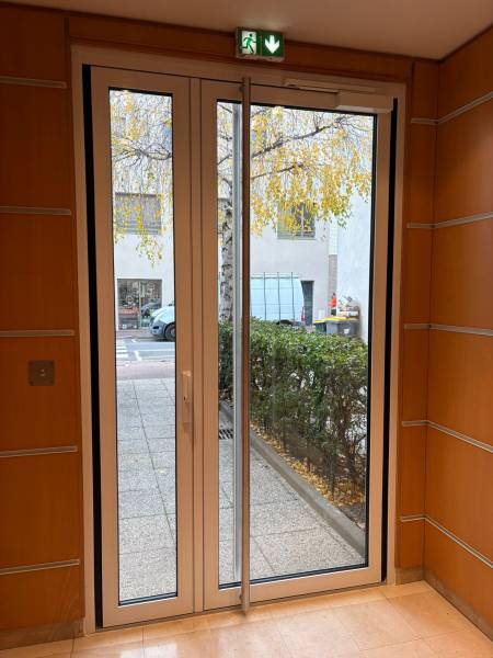 Portes d'entrée en aluminium : porte grand trafic d'immeuble au vésinet - intérieur. Wilco Yvelines 78