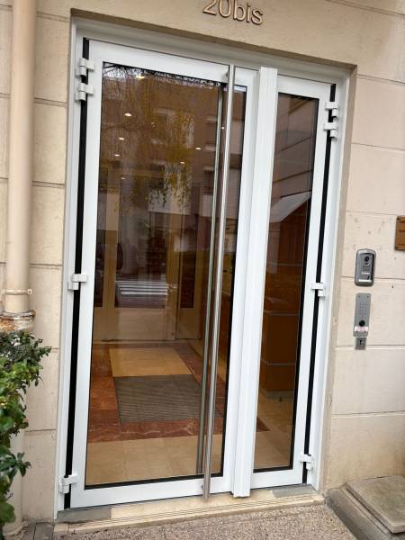 Porte grand trafic d'immeuble au vésinet - extérieur Portes d'entrée en aluminium : porte grand trafic d'immeuble au vésinet - extérieur. Wilco Yvelines 78