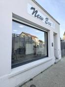 Fenêtres alu : fenêtre fixe pour salon de coiffure new eve à orgeval - extérieur. Wilco Yvelines 78