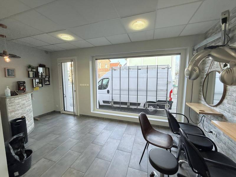 Fenêtres alu : fenêtre fixe pour salon de coiffure new eve à orgeval - intérieur. Wilco Yvelines 78